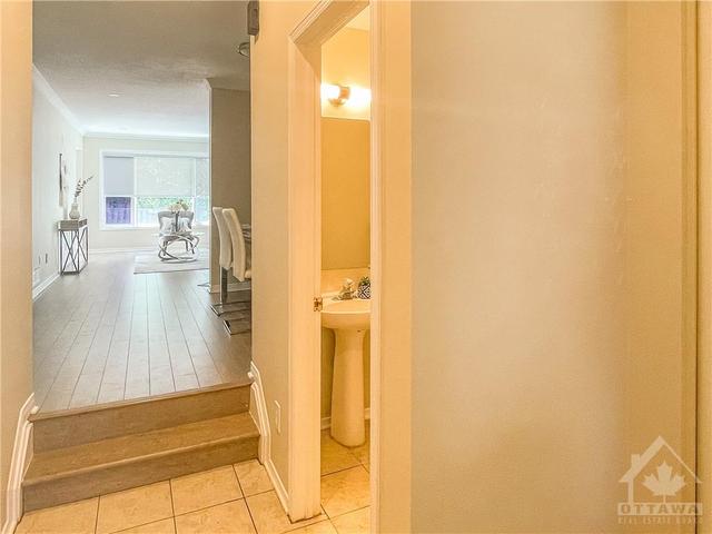 218 Beatrice Drive, Townhouse with 3 bedrooms, 3 bathrooms and 3 parking in Ottawa ON | Image 3
