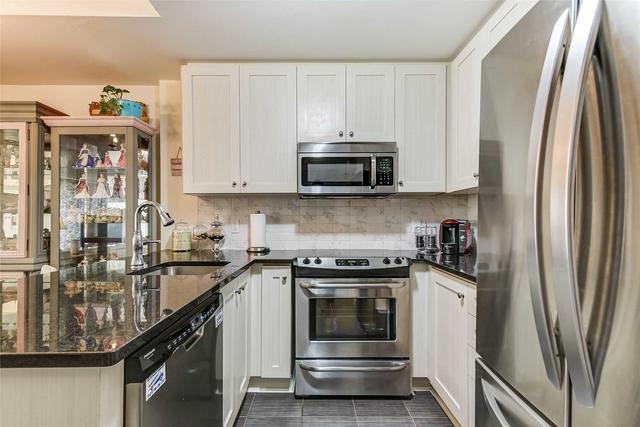 th9 - 21 Coneflower Cres, Townhouse with 3 bedrooms, 3 bathrooms and 1 parking in Toronto ON | Image 3