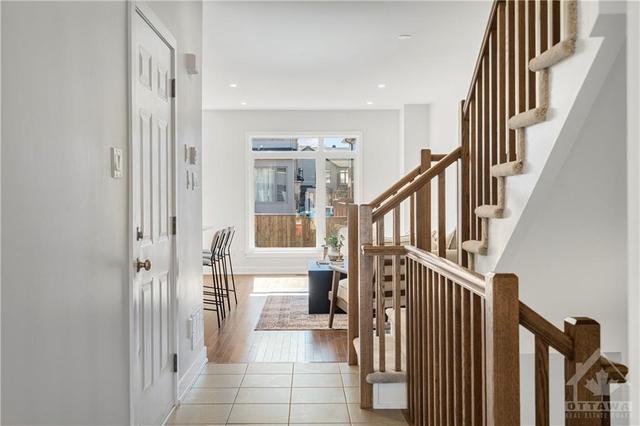 28 Brixton Way, Townhouse with 3 bedrooms, 3 bathrooms and 2 parking in Ottawa ON | Image 4