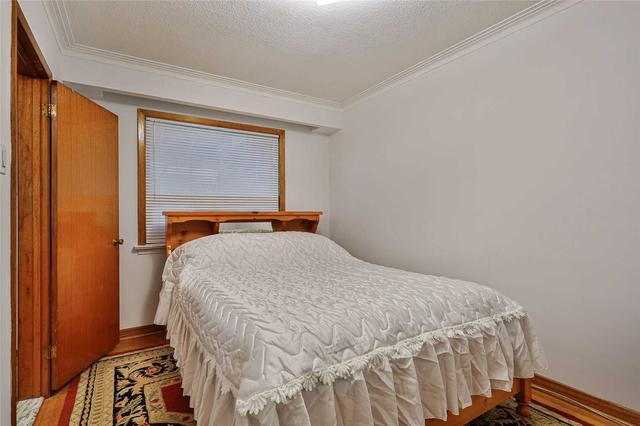 33 Falstaff Ave, House semidetached with 3 bedrooms, 4 bathrooms and 5 parking in Toronto ON | Image 33