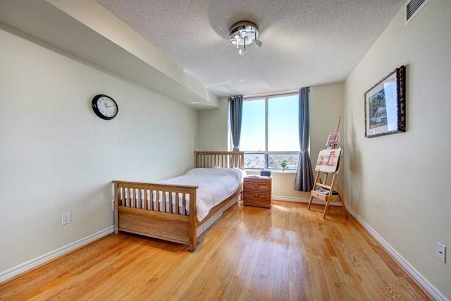 2317 - 18 Sommerset Way, Condo with 2 bedrooms, 2 bathrooms and 1 parking in Toronto ON | Image 8