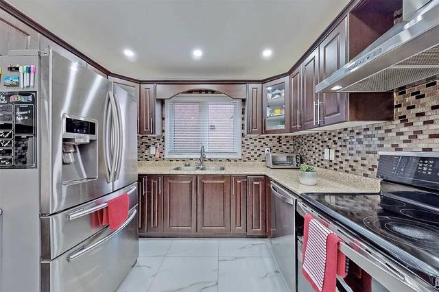 57 Octillo Blvd, House detached with 4 bedrooms, 5 bathrooms and 6 parking in Brampton ON | Image 3