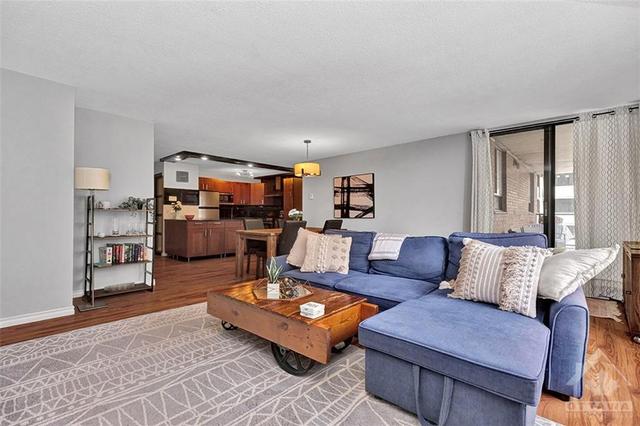 1301 - 475 Laurier Avenue, Condo with 2 bedrooms, 1 bathrooms and 1 parking in Ottawa ON | Image 8