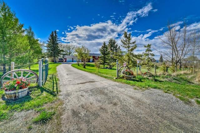 240033 Boundary Road, House detached with 3 bedrooms, 3 bathrooms and 4 parking in Rocky View County AB | Card Image