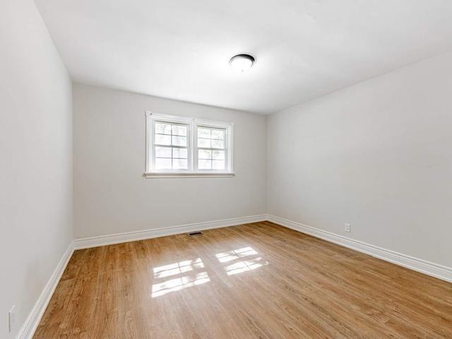 204 Alfred Ave, House detached with 3 bedrooms, 2 bathrooms and 5 parking in Toronto ON | Image 2