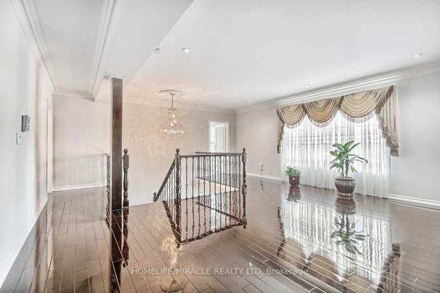 23 Morris Crt, House detached with 9 bedrooms, 8 bathrooms and 13 parking in Brampton ON | Image 13