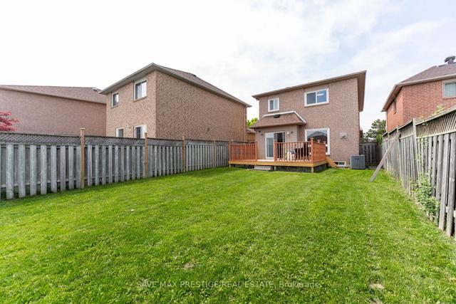 26 Fairbank Crt, House detached with 4 bedrooms, 4 bathrooms and 5 parking in Brampton ON | Image 14