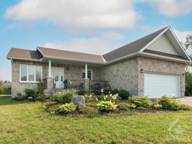 103 Stonewalk Drive, House detached with 3 bedrooms, 3 bathrooms and 8 parking in North Grenville ON | Card Image