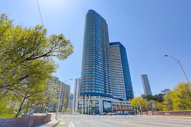 1022 - 585 Bloor St E, Condo with 2 bedrooms, 2 bathrooms and 1 parking in Toronto ON | Image 1
