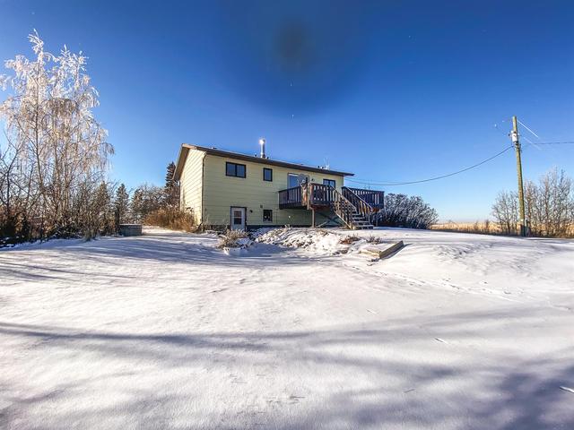 80301 Range Road 73, House detached with 3 bedrooms, 2 bathrooms and null parking in Saddle Hills County AB | Image 3