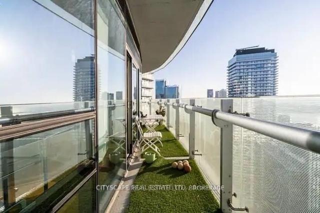 5602 - 12 York St, Condo with 2 bedrooms, 2 bathrooms and 1 parking in Toronto ON | Image 33