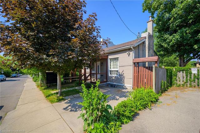 68 Ray Street S, House detached with 2 bedrooms, 1 bathrooms and 1 parking in Hamilton ON | Image 24