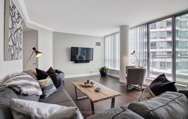 1215 - 230 Queens Quay W, Condo with 3 bedrooms, 3 bathrooms and 1 parking in Toronto ON | Image 13