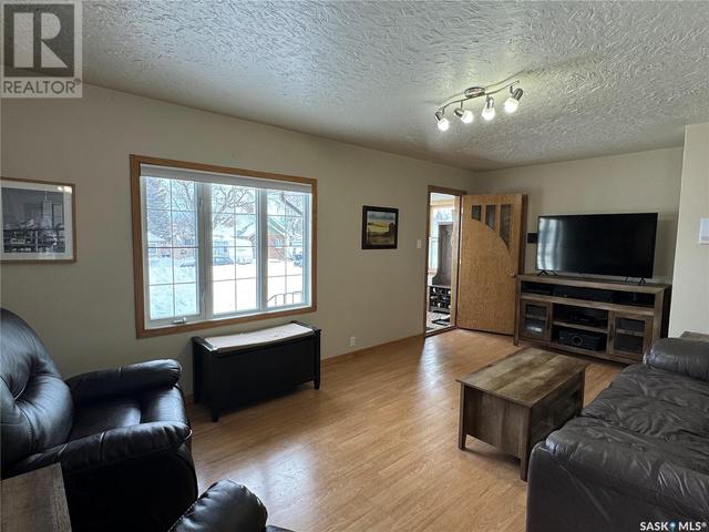 214 4th Avenue W, House detached with 3 bedrooms, 3 bathrooms and null parking in Biggar SK | Image 6