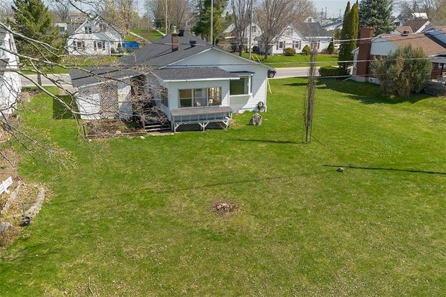 42 Queen Street, House detached with 2 bedrooms, 1 bathrooms and 5 parking in Smiths Falls ON | Image 24