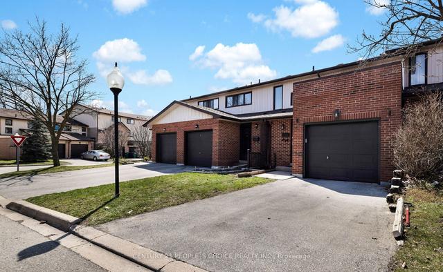 64 Dawson Cres, Townhouse with 3 bedrooms, 3 bathrooms and 2 parking in Brampton ON | Image 12
