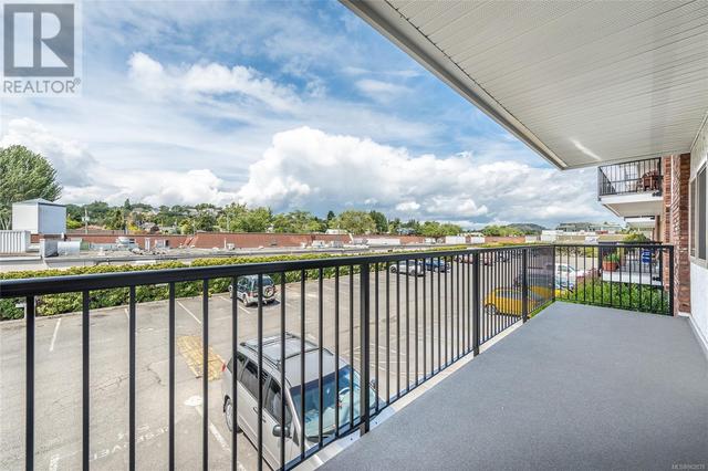 129 - 1680 Poplar Ave, Condo with 2 bedrooms, 1 bathrooms and 1 parking in Saanich BC | Image 15