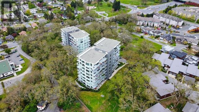 803 - 4011 Rainbow Hill Lane, Condo with 2 bedrooms, 2 bathrooms and 2 parking in Saanich BC | Image 39