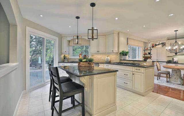 1375 Falgarwood Dr, House detached with 4 bedrooms, 4 bathrooms and 4 parking in Oakville ON | Image 2