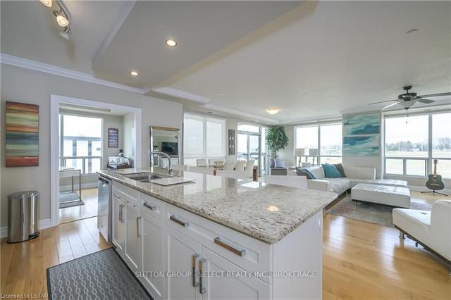 404 - 240 Villagewalk Blvd, Condo with 3 bedrooms, 2 bathrooms and 1 parking in London ON | Image 4
