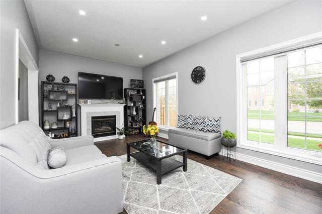 61 Stonecrest Dr, House detached with 4 bedrooms, 4 bathrooms and 7 parking in Brampton ON | Image 2