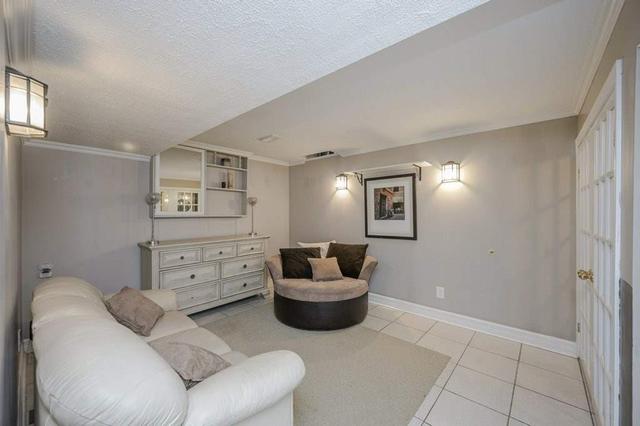 9 - 145 Rice Ave, Townhouse with 3 bedrooms, 2 bathrooms and 2 parking in Hamilton ON | Image 3