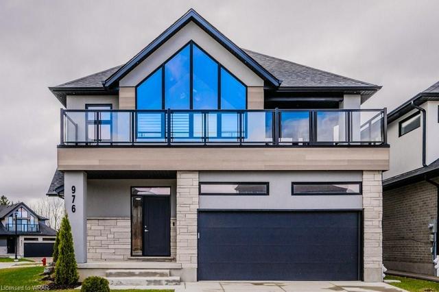 976 Stonecliffe Walk, House detached with 4 bedrooms, 3 bathrooms and 4 parking in Kitchener ON | Image 1