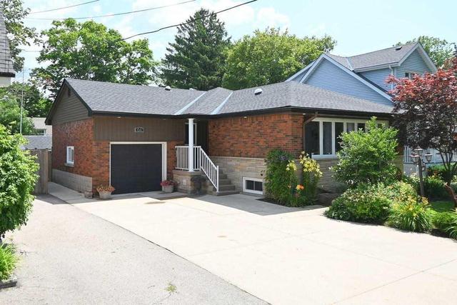 64 Lake Avenue Dr, House detached with 3 bedrooms, 2 bathrooms and 4 parking in Hamilton ON | Image 2