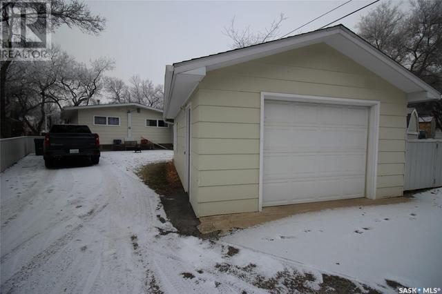 580 Centre Street, House detached with 3 bedrooms, 2 bathrooms and null parking in Shaunavon SK | Image 37