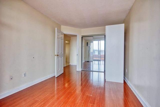 2008 - 24 Hanover Rd E, Condo with 2 bedrooms, 2 bathrooms and 1 parking in Brampton ON | Image 5
