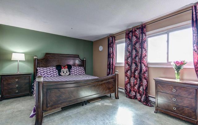 19 Mccallum Crt, Townhouse with 3 bedrooms, 2 bathrooms and 1 parking in Brampton ON | Image 8