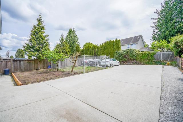16302 88 Avenue, House detached with 10 bedrooms, 8 bathrooms and 12 parking in Surrey BC | Image 29