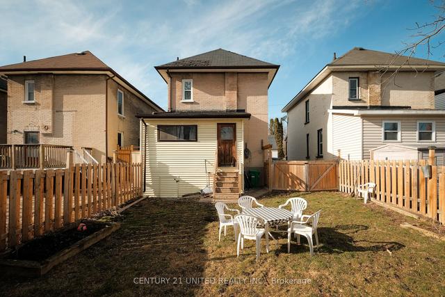 565 Paterson St, House detached with 3 bedrooms, 2 bathrooms and 2 parking in Peterborough ON | Image 6