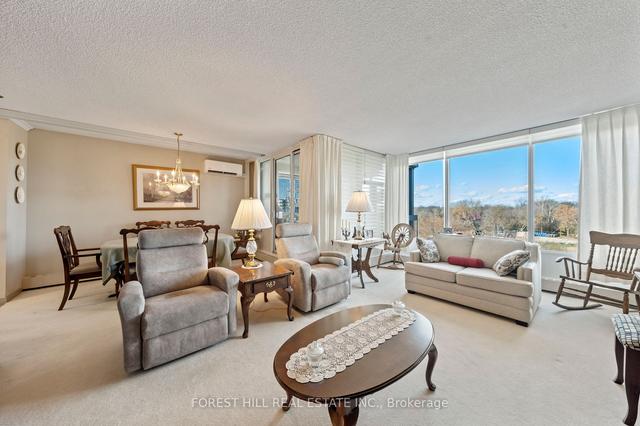 504 - 23 Woodlawn Rd E, Condo with 3 bedrooms, 2 bathrooms and 1 parking in Guelph ON | Image 3