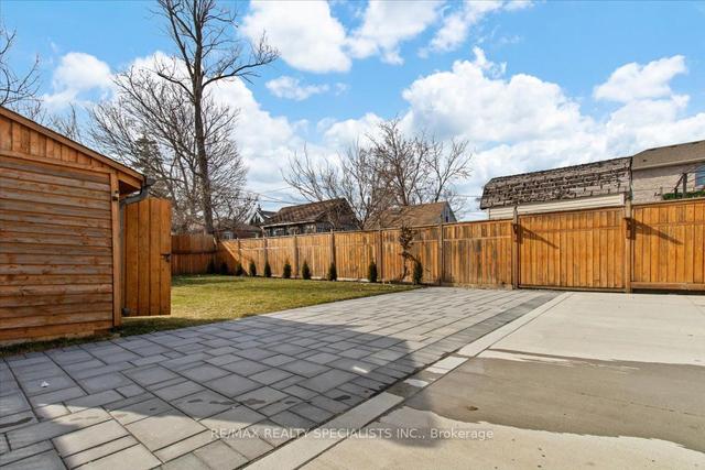 70 Atlee Ave, House detached with 2 bedrooms, 2 bathrooms and 3 parking in Toronto ON | Image 25