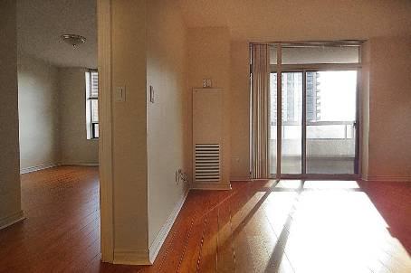 1107 - 18 Sommerset Way, Condo with 1 bedrooms, 1 bathrooms and 1 parking in Toronto ON | Image 4