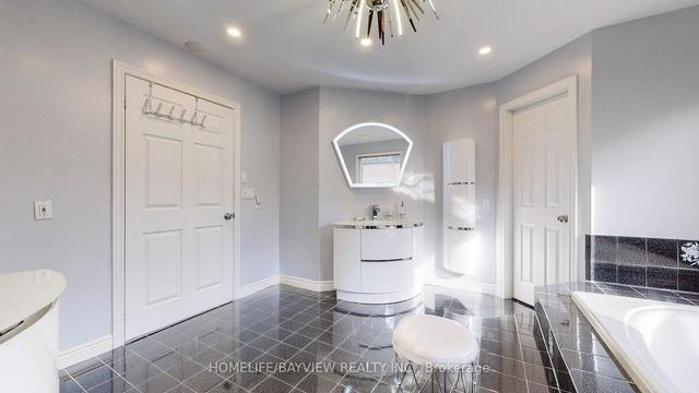 246 Thornway Ave, House detached with 5 bedrooms, 4 bathrooms and 6 parking in Vaughan ON | Image 25