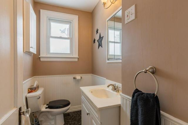 80 Maple St, House detached with 2 bedrooms, 1 bathrooms and 4 parking in Peterborough ON | Image 14