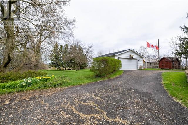 5848 Douglas Line, House detached with 4 bedrooms, 2 bathrooms and null parking in Lambton Shores ON | Image 41