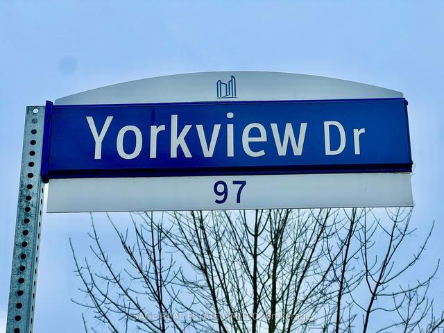 97 Yorkview Dr, House detached with 2 bedrooms, 2 bathrooms and 4 parking in Toronto ON | Image 8