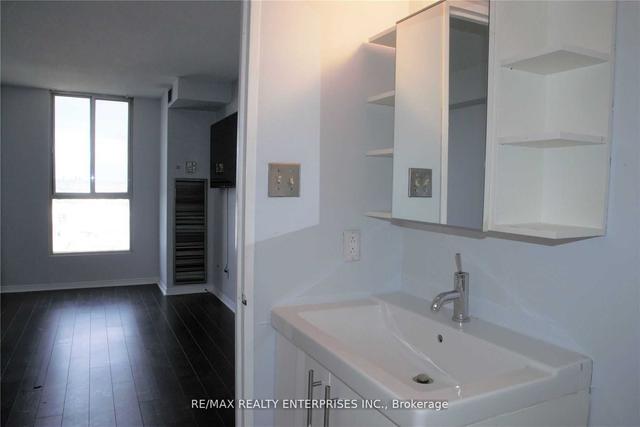 1403 - 115 Hillcrest Ave, Condo with 2 bedrooms, 2 bathrooms and 1 parking in Mississauga ON | Image 11