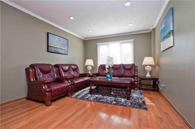 36 Halder Cres, House attached with 4 bedrooms, 4 bathrooms and 4 parking in Markham ON | Image 2