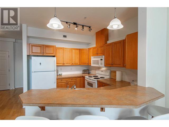 646 - 1088 Sunset Drive, Condo with 2 bedrooms, 2 bathrooms and 1 parking in Kelowna BC | Image 14