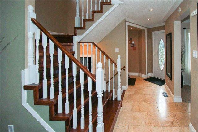 18 Stockbridge Cres, House detached with 3 bedrooms, 3 bathrooms and 4 parking in Ajax ON | Image 3