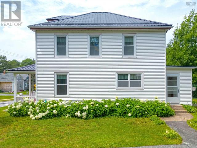 133 Pleasant Street, House detached with 4 bedrooms, 1 bathrooms and null parking in Mahone Bay NS | Image 9