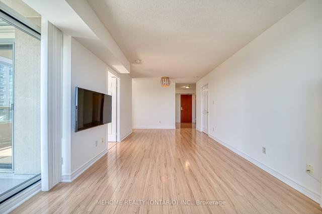 1611 - 28 Empress Ave, Condo with 3 bedrooms, 2 bathrooms and 1 parking in Toronto ON | Image 2