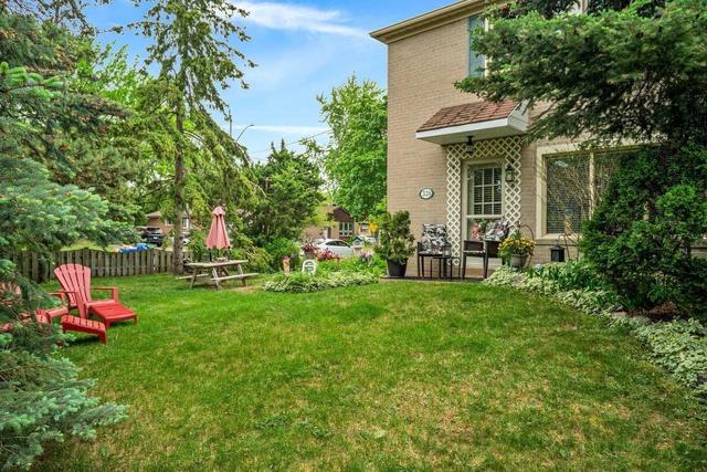 339 Neal Dr, House semidetached with 3 bedrooms, 2 bathrooms and 4 parking in Richmond Hill ON | Image 1