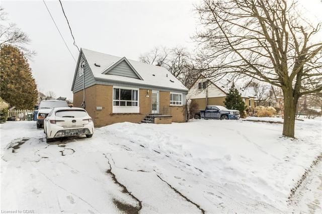 32 Meyer Drive, House detached with 4 bedrooms, 2 bathrooms and 6 parking in Guelph ON | Image 5