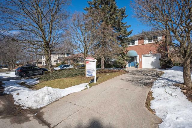 525 Swann Dr, House detached with 3 bedrooms, 2 bathrooms and 3 parking in Oakville ON | Image 1