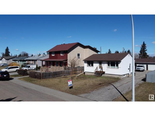 15906 106a Av Nw, House detached with 3 bedrooms, 2 bathrooms and null parking in Edmonton AB | Image 33